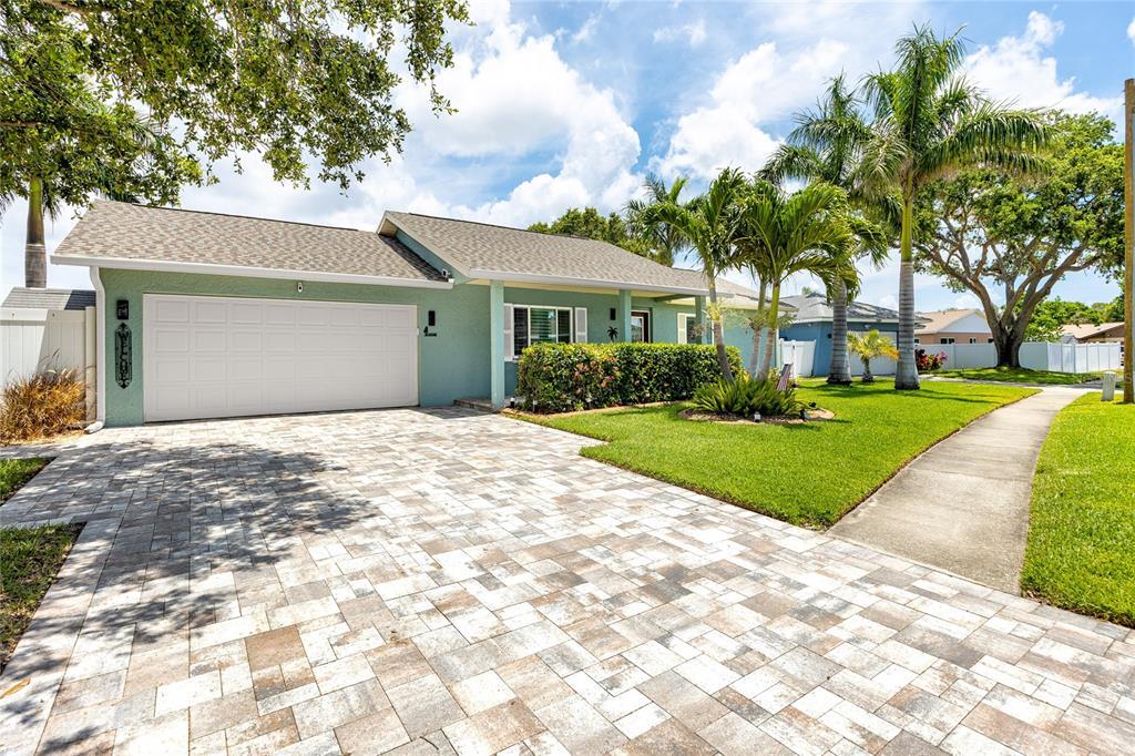 12103 71st Way in Largo, FL - Building Photo