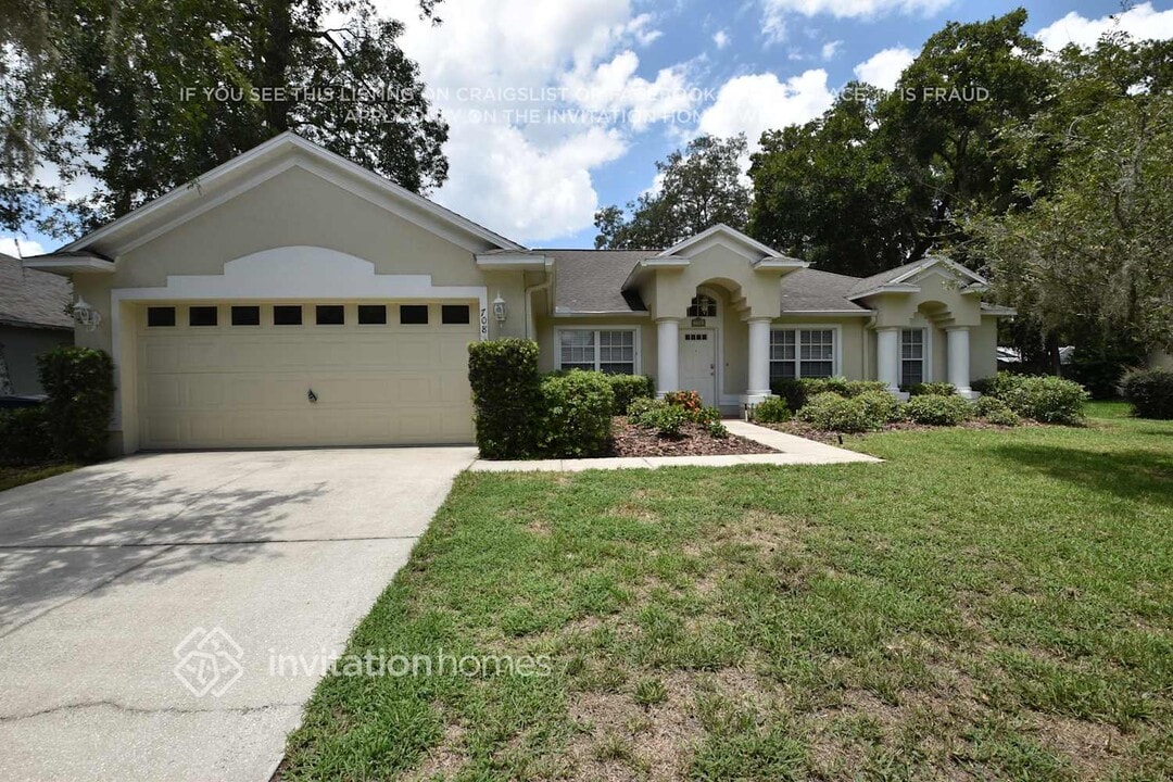 708 June Lake Ln in Brandon, FL - Building Photo