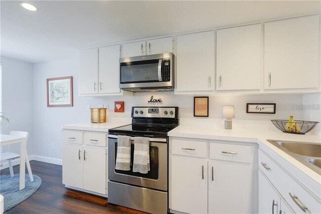property at 5210 Wedgewood Ln