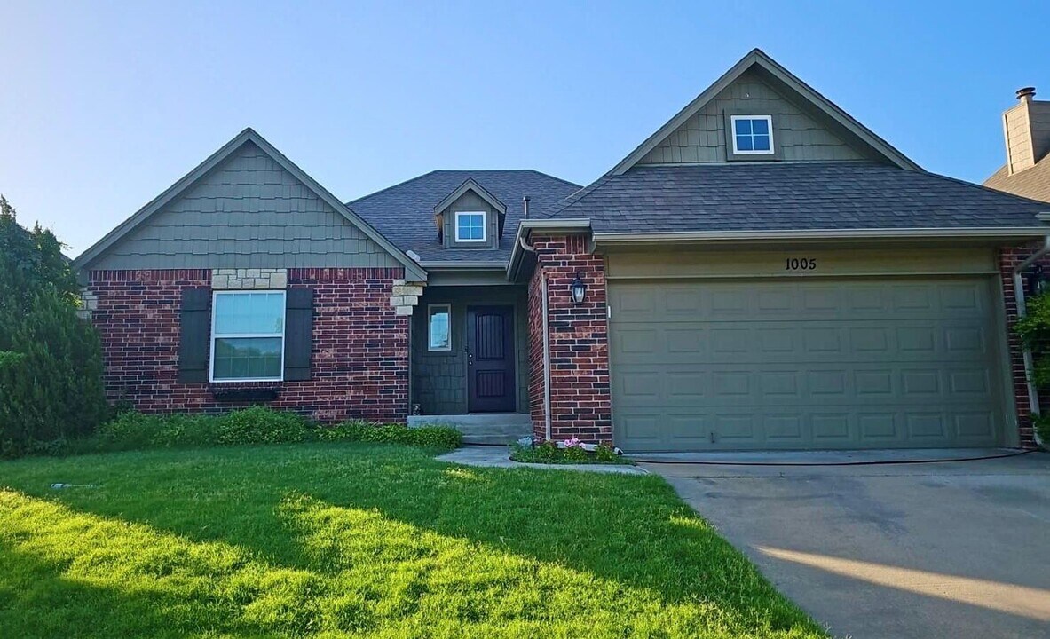 1005 W Fargo Dr in Broken Arrow, OK - Building Photo