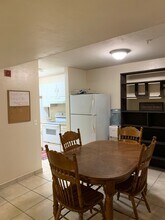 2360 SW Archer Rd in Gainesville, FL - Foto de edificio - Building Photo