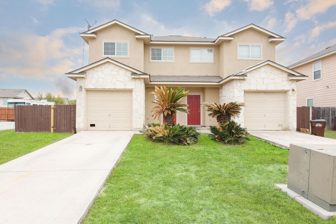 1402 Dry Eagle in San Antonio, TX - Building Photo