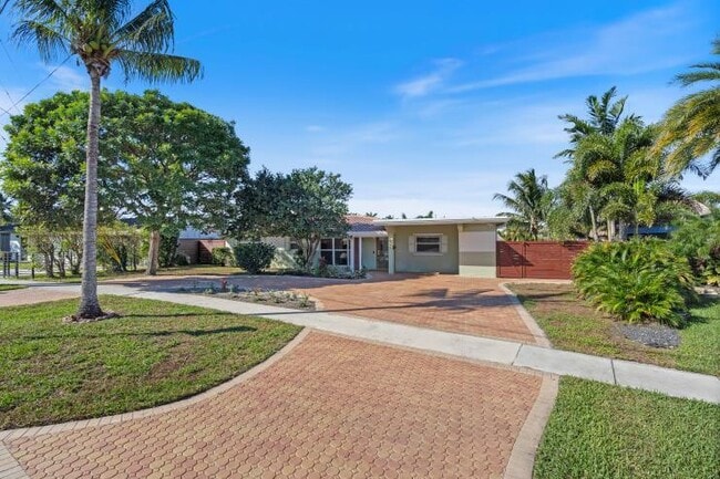 1001 SE 5th Ave in Pompano Beach, FL - Building Photo - Building Photo