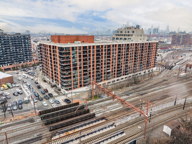 700 Grove St in Jersey City, NJ - Building Photo - Building Photo