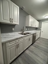 5064 Springwood Rd in Spring Hill, FL - Building Photo - Building Photo