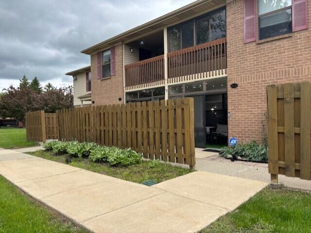 19255 Surrey Ln in Northville, MI - Building Photo