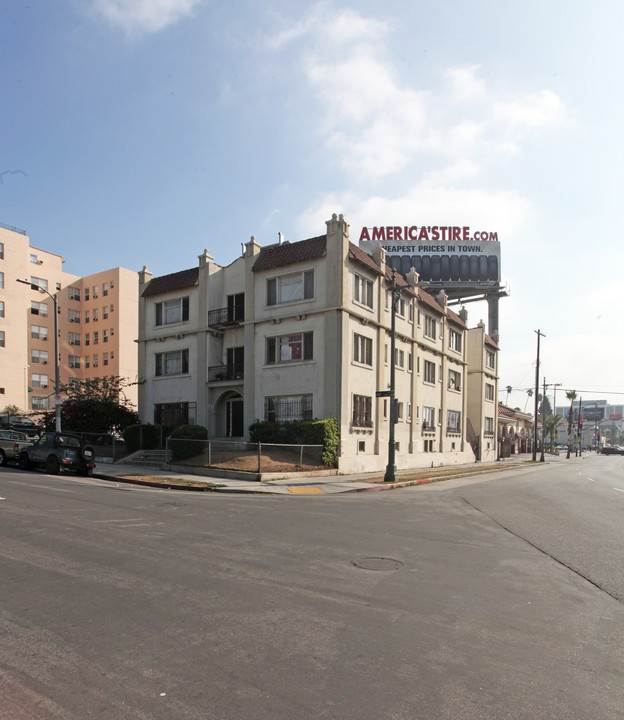 958 S Lake St in Los Angeles, CA - Building Photo