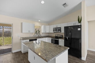 2110 SW Trenton Ln in Port St. Lucie, FL - Building Photo - Building Photo