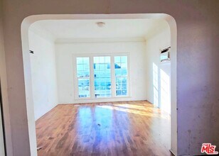 134 S Mountain View Ave in Los Angeles, CA - Building Photo - Building Photo
