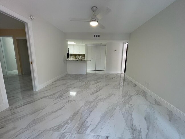 616 Executive Center Dr in West Palm Beach, FL - Building Photo - Building Photo