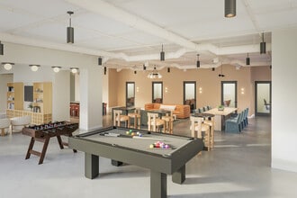 Jayden in Los Angeles, CA - Foto de edificio - Building Photo