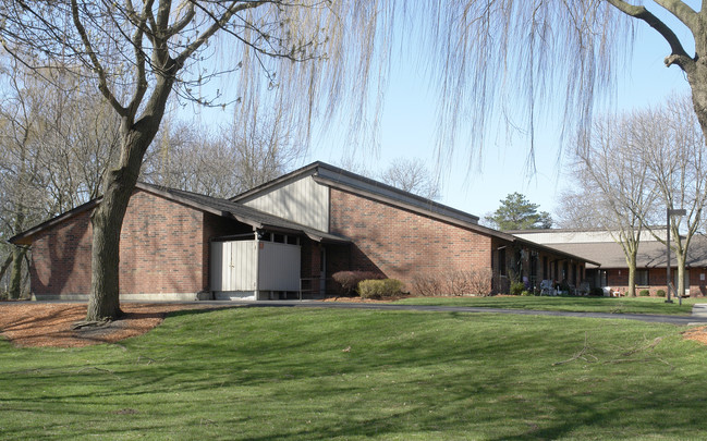 The Villager Apartments in Crystal Lake, IL - Building Photo - Building Photo