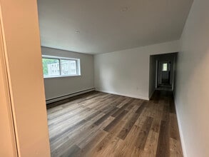 2150 Lilnan Ct in Burlington, ON - Building Photo - Building Photo