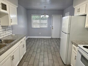 5181 E Hedges Ave in Fresno, CA - Building Photo - Building Photo