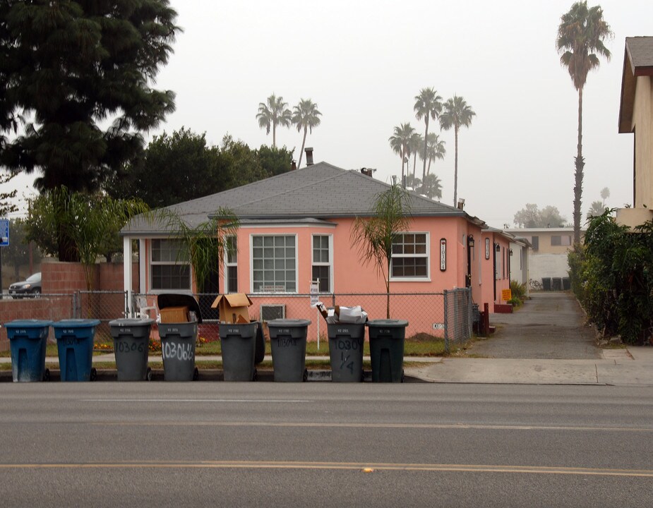 10304 Paramount Blvd in Downey, CA - Building Photo