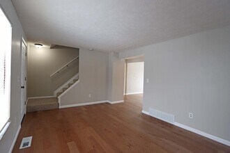 5740 Vestry Ct in Galloway, OH - Building Photo - Building Photo