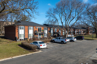 Brandenberry Park Condominiums in Arlington Heights, IL - Building Photo - Primary Photo