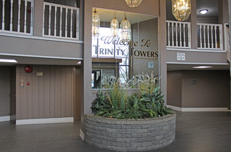 Trinity Towers in Bedford Heights, OH - Foto de edificio - Building Photo