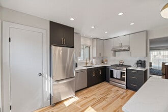 9084 Barberry Ln in Des Plaines, IL - Building Photo - Building Photo