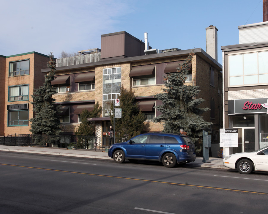 High Park Villa in Toronto, ON - Building Photo