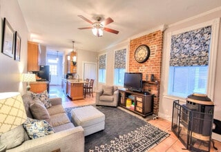 2710 E Grace St in Richmond, VA - Foto de edificio - Building Photo