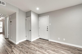 4330 Bowser Ave, Unit 201 in Dallas, TX - Building Photo - Building Photo