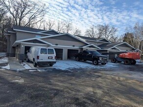 4719 Burma Rd in McFarland, WI - Foto de edificio - Building Photo