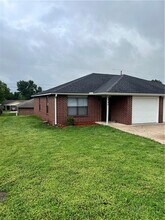 2447 W Yvonne Dr in Fayetteville, AR - Building Photo - Building Photo