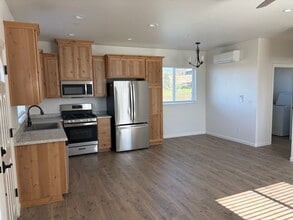 1329 Taylor Ln in Paradise, CA - Building Photo - Building Photo