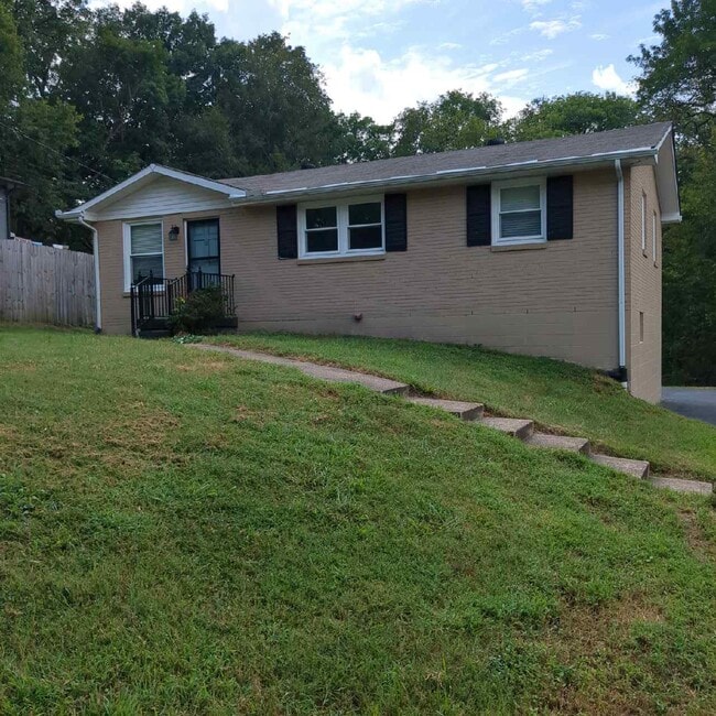 493 Westcrest Dr in Nashville, TN - Building Photo - Building Photo