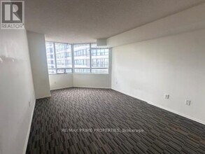 3050-3050 Ellesmere Rd in Toronto, ON - Building Photo - Building Photo
