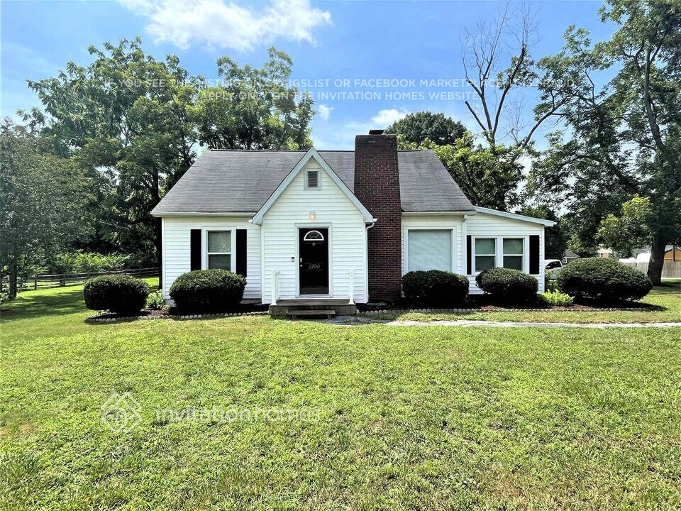 2200 Centergrove Rd in Kannapolis, NC - Building Photo