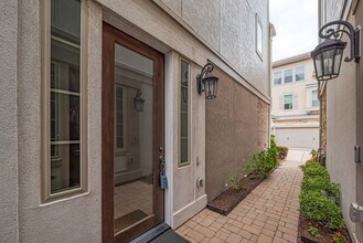 8324 Hillendahl Blvd in Houston, TX - Building Photo - Building Photo