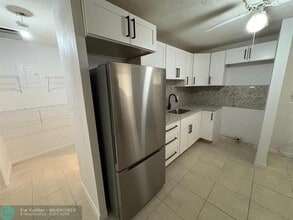 532 NW 11th Ave in Boynton Beach, FL - Foto de edificio - Building Photo