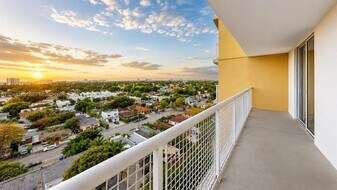900 SW 8th St, Unit # 1110 in Miami, FL - Building Photo
