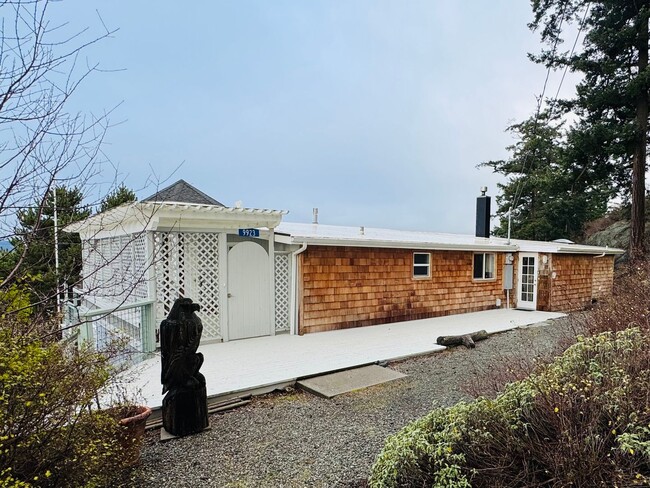 9923 Pull And Be Damned Rd in La Conner, WA - Building Photo - Building Photo