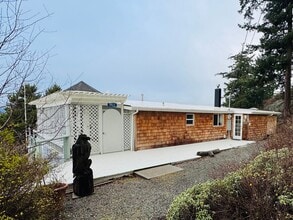 9923 Pull And Be Damned Rd in La Conner, WA - Building Photo - Building Photo