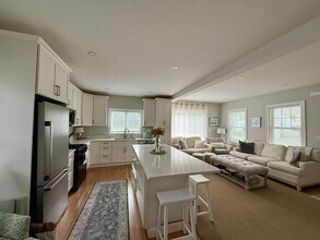 209 Bank St in Harwich, MA - Foto de edificio - Building Photo