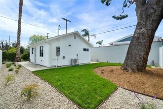 18924 Sylvan St in Los Angeles, CA - Foto de edificio - Building Photo