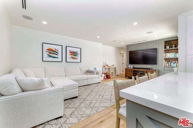 property at 830 N Reese Pl