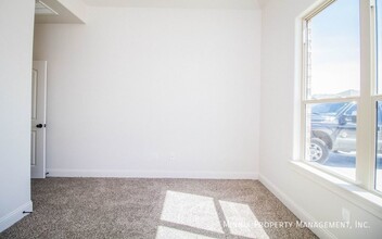 2009 102nd St in Lubbock, TX - Building Photo - Building Photo