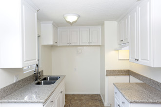 Diamond Crest Apartments in Buena Park, CA - Building Photo - Interior Photo