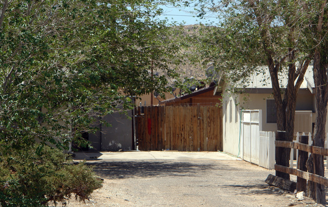 20366 Thunderbird Rd in Apple Valley, CA - Building Photo - Building Photo