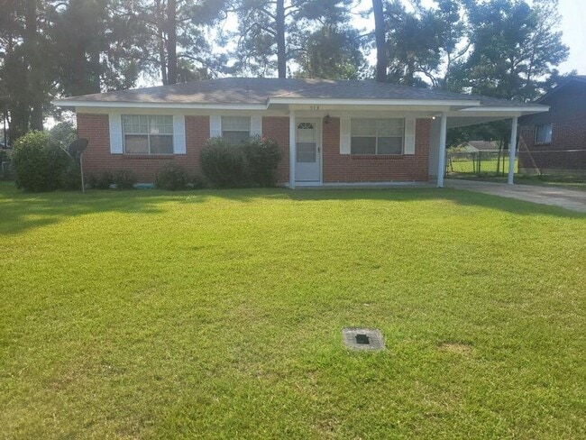 513 Magnolia St in New Llano, LA - Building Photo - Building Photo