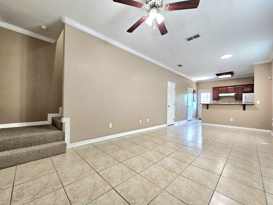 3013 Treasure Haven Dr, Unit A in Harlingen, TX - Foto de edificio