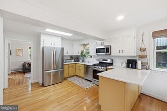 8007 Wildwood Dr in Takoma Park, MD - Building Photo - Building Photo