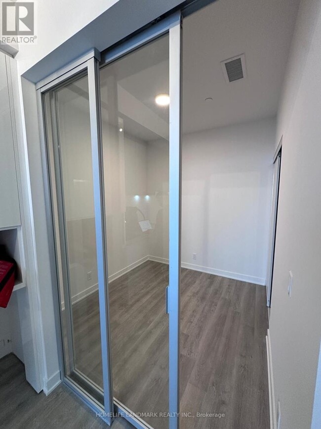 50 Upper Mall Wy in Vaughan, ON - Building Photo - Building Photo