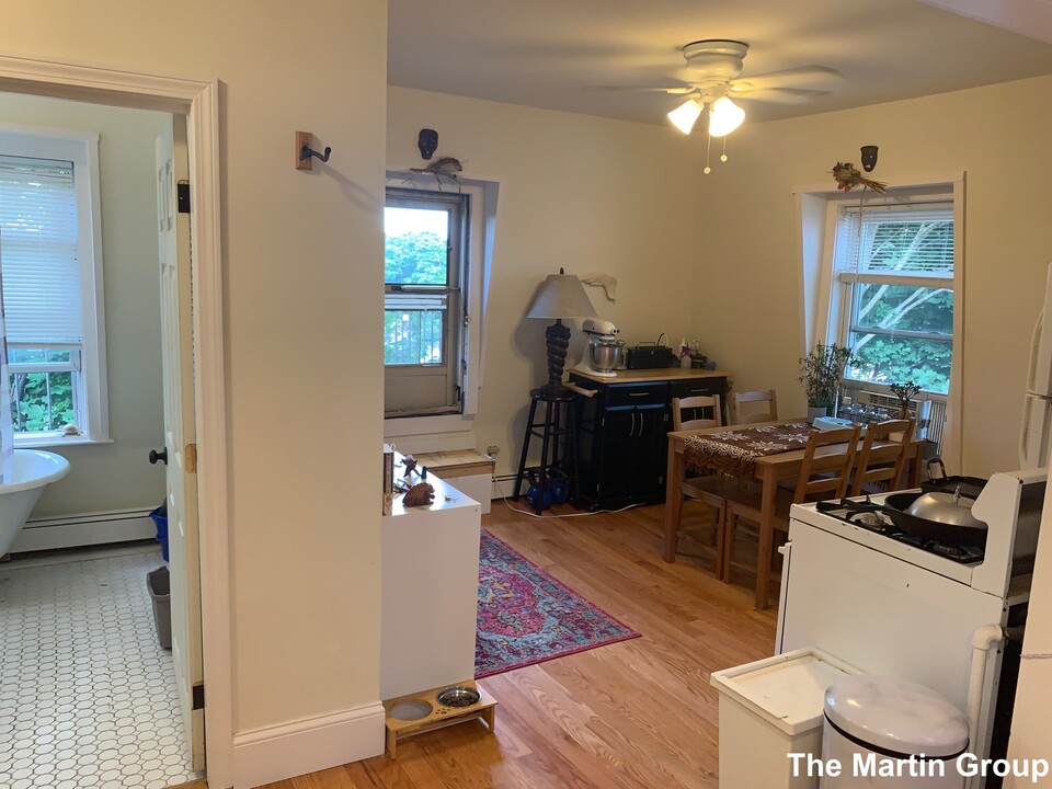 77 Bonair St in Somerville, MA - Building Photo