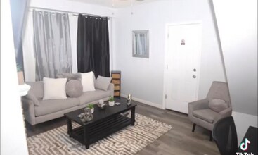 5235 Woodland Ave-Unit -1R in Philadelphia, PA - Building Photo - Building Photo