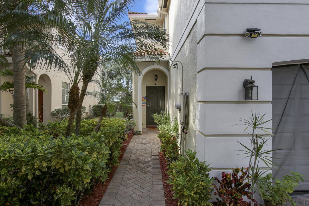 9193 Villa Palma Ln in West Palm Beach, FL - Building Photo